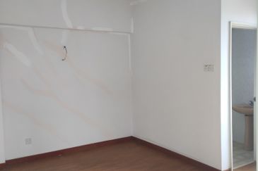 Turf View Apartment (Mutiara Serdang)