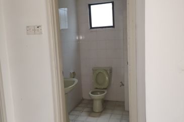 Turf View Apartment (Mutiara Serdang)