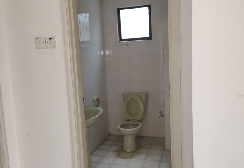 Turf View Apartment (Mutiara Serdang)