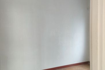 Turf View Apartment (Mutiara Serdang)