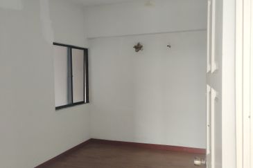 Turf View Apartment (Mutiara Serdang)