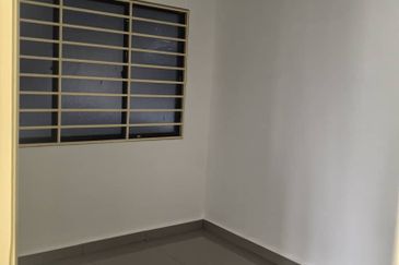 Turf View Apartment (Mutiara Serdang)