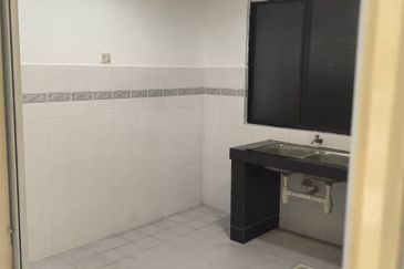 Turf View Apartment (Mutiara Serdang)