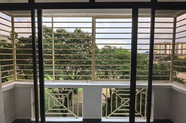 Turf View Apartment (Mutiara Serdang)