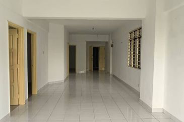 Turf View Apartment (Mutiara Serdang)