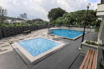 Turf View Apartment (Mutiara Serdang)