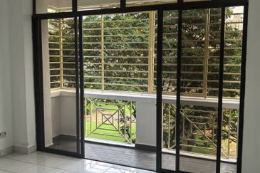 Turf View Apartment (Mutiara Serdang)