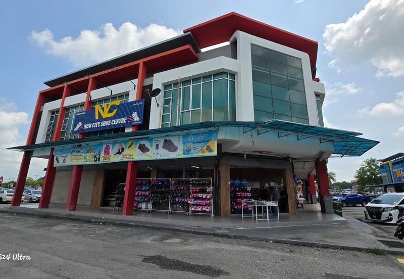 Corner Shop For Sale @ Triang