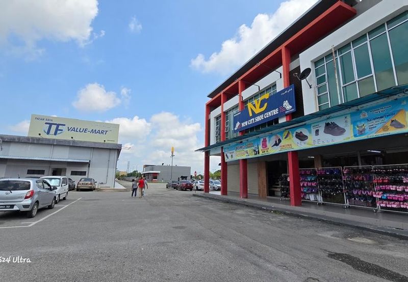 Corner Shop For Sale @ Triang