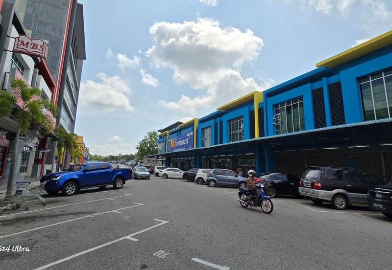 Corner Shop For Sale @ Triang