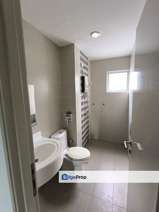 Hijauan Puteri Condominium @ Bandar Puteri Puchong- Freehold Well Maintained 3R2B Unit w/ 2 Parking Space For Sale, Selangor, Puchong