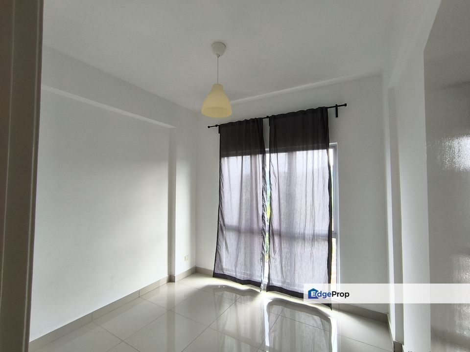 Hijauan Puteri Condominium @ Bandar Puteri Puchong- Freehold Well Maintained 3R2B Unit w/ 2 Parking Space For Sale, Selangor, Puchong