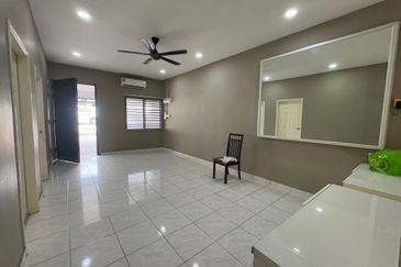 1sty house Salak South Garden for sale Salak Selatan Freehold Sri petaling Kuchai lama well kept [Reno]