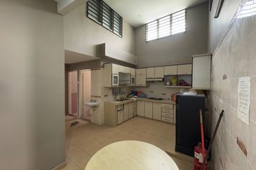 1sty house Salak South Garden for sale Salak Selatan Freehold Sri petaling Kuchai lama well kept [Reno]