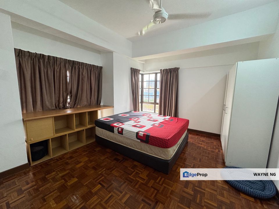 Abadi villa condo for rent 3 bedroom 2 bathroom with balcony taman desa old klang road newly refurbished newly painted new piping, Kuala Lumpur, Taman Desa 
