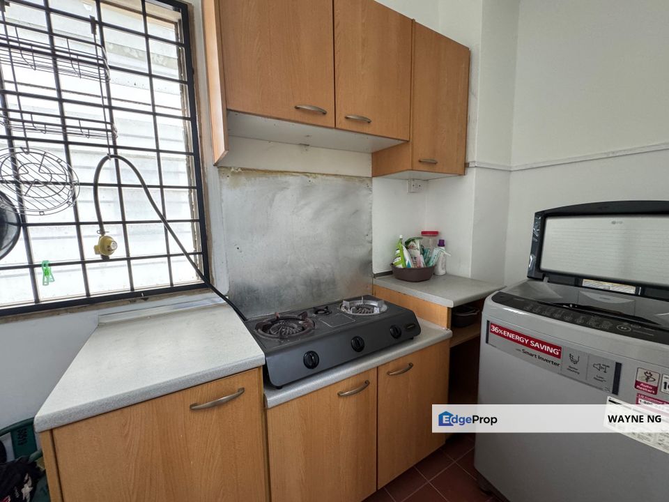 Abadi villa condo for rent 3 bedroom 2 bathroom with balcony taman desa old klang road newly refurbished newly painted new piping, Kuala Lumpur, Taman Desa 