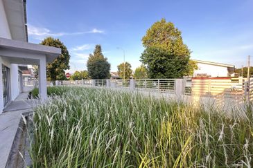 Albury at Mahkota Hills