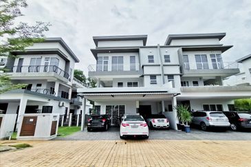 Perdana Lakeview East