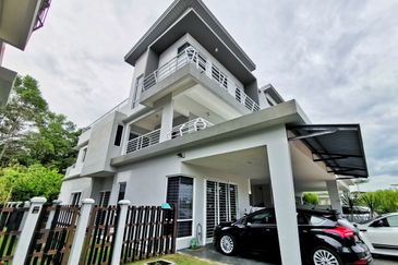 Perdana Lakeview East