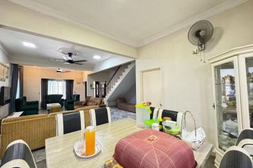 Kelana Idaman PJU 1, Ara Damansara Petaling Jaya Double Storey Terrace End Lot with Extra Land (Facing Open) 