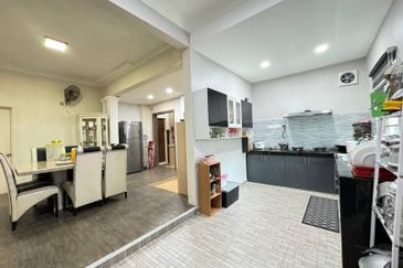 Kelana Idaman PJU 1, Ara Damansara Petaling Jaya Double Storey Terrace End Lot with Extra Land (Facing Open) 