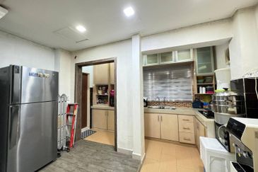 Kelana Idaman PJU 1, Ara Damansara Petaling Jaya Double Storey Terrace End Lot with Extra Land (Facing Open) 