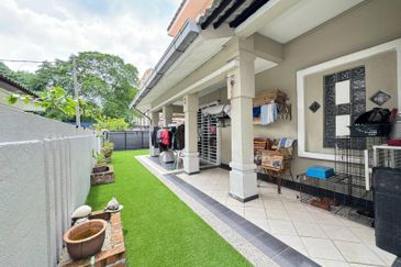 Kelana Idaman PJU 1, Ara Damansara Petaling Jaya Double Storey Terrace End Lot with Extra Land (Facing Open) 