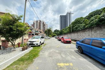 Kelana Idaman PJU 1, Ara Damansara Petaling Jaya Double Storey Terrace End Lot with Extra Land (Facing Open) 