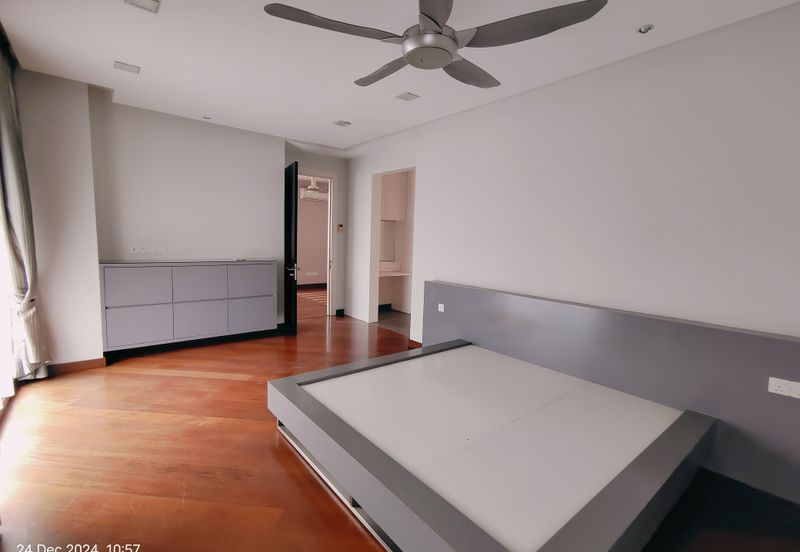 Beautiful 2.5 STOREY BUNGALOW ZERO LOT