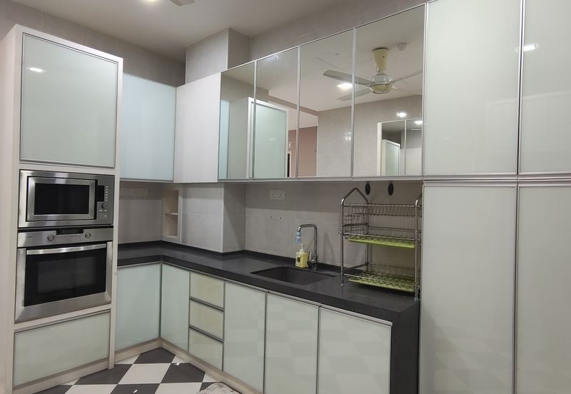 Beautiful 2.5 STOREY BUNGALOW ZERO LOT