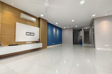 Beautiful 2.5 STOREY BUNGALOW ZERO LOT