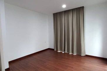 Renovated 2.5sty zerolot bungalow