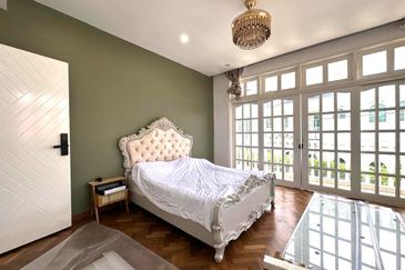 Stulang Laut / Darat