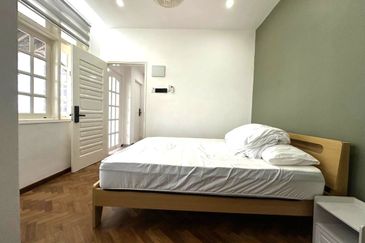 Stulang Laut / Darat