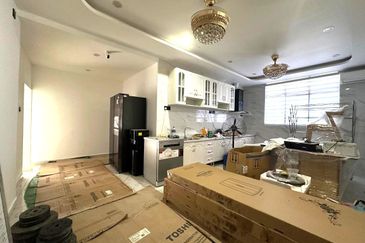 Stulang Laut / Darat