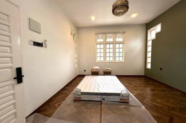 Stulang Laut / Darat