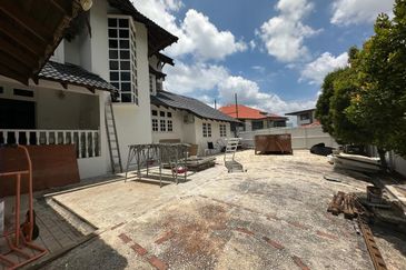 Stulang Laut / Darat