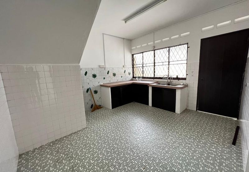 Taman Pelangi, Plentong