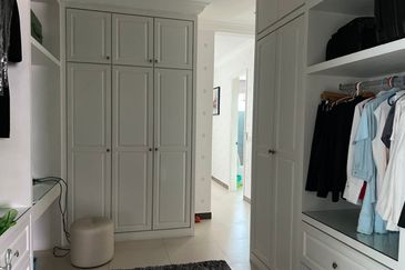 Bukit Dumbar Residences