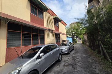 Jalan Jelutong