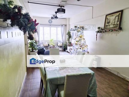 Good condition Partially furnished Palm Garden Apartment Near lrt @ Bandar Baru Klang, Selangor, Klang