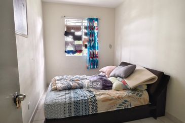 Azaria Apartment @ Bandar Paklands