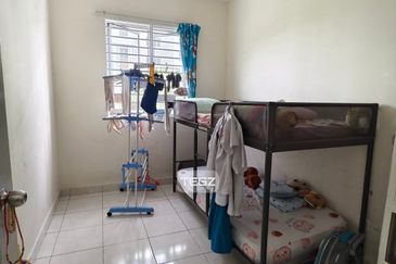 Azaria Apartment @ Bandar Paklands