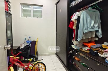 Azaria Apartment @ Bandar Paklands