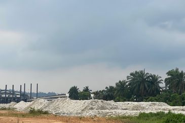 West Port, Pulau Indah