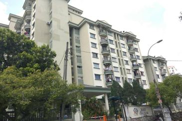 Pangsapuri Bukit Awansari (OG Court)