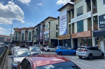 Plaza Seri Tunku