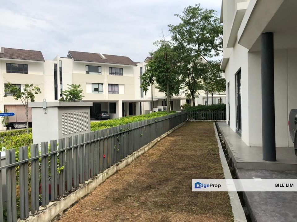 Taman Sari Amaryllis, Rawang 3-Storey Terrace End Lot House For Sale, Selangor, Rawang
