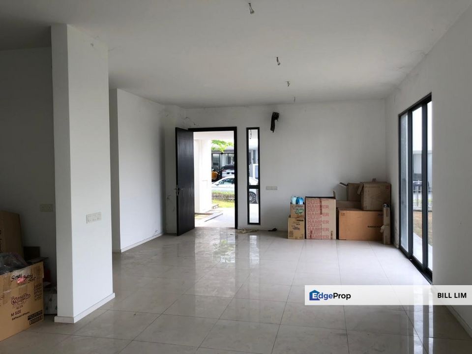 Taman Sari Amaryllis, Rawang 3-Storey Terrace End Lot House For Sale, Selangor, Rawang