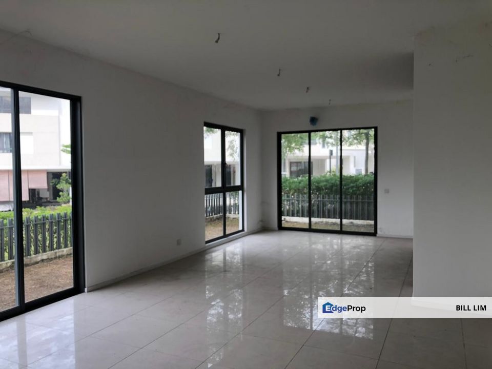 Taman Sari Amaryllis, Rawang 3-Storey Terrace End Lot House For Sale, Selangor, Rawang